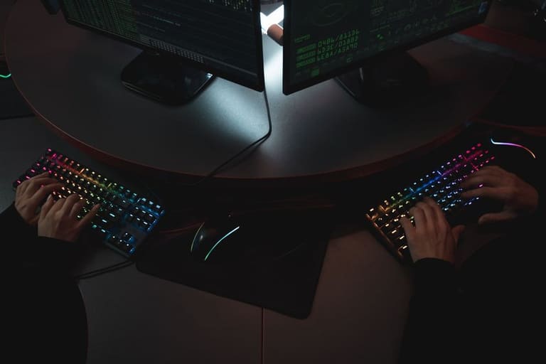 Відмінності DDoS-атак та атак грубою силою: порівняльна таблиця